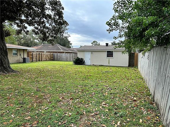 3rd image of 610 Dilton St