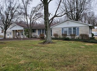 11190 Country Club Rd, Lawrenceville, IL 62439