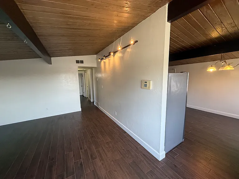 9712 Saint George St — Photo 15