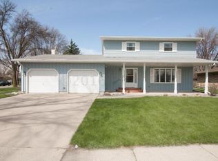 2802 Maple St N, Fargo, ND 58102