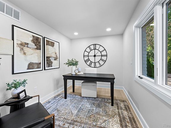 4th image of 4505 Linwood St