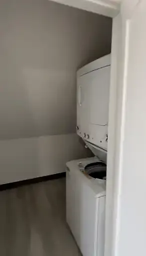 67 Queen St S #1A — Photo 10