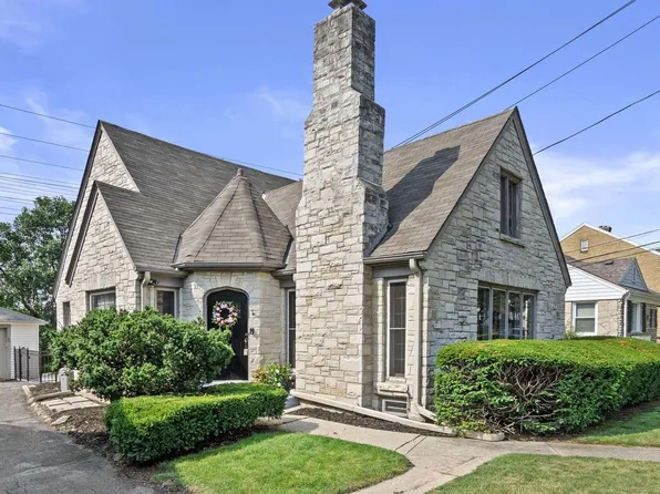 8915 West Hawthorne AVENUE, Wauwatosa, WI 53226