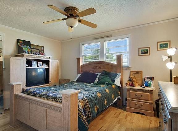 5th image of 3212 39th St