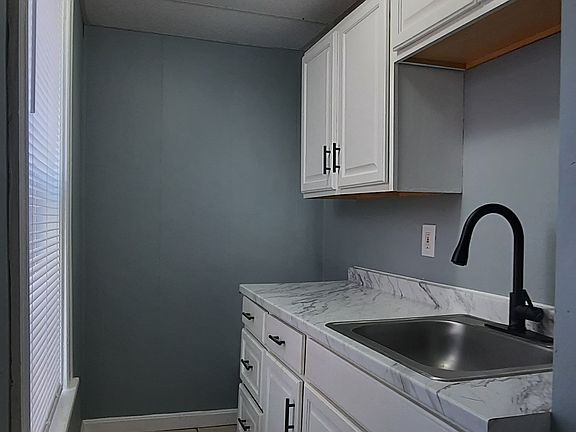 5th image of 47 Everard St