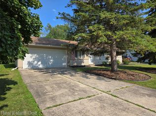 1708 Eastport Dr, Troy, MI 48083