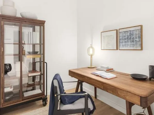 135 East 47th Street image 5 of 14