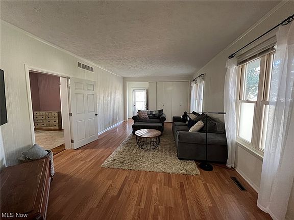 4th image of 1616 Park Ave