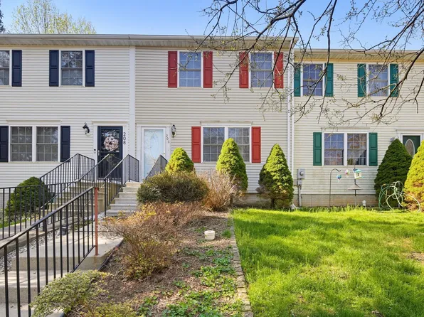 206 N Towne Ct, Mount Airy, MD 21771