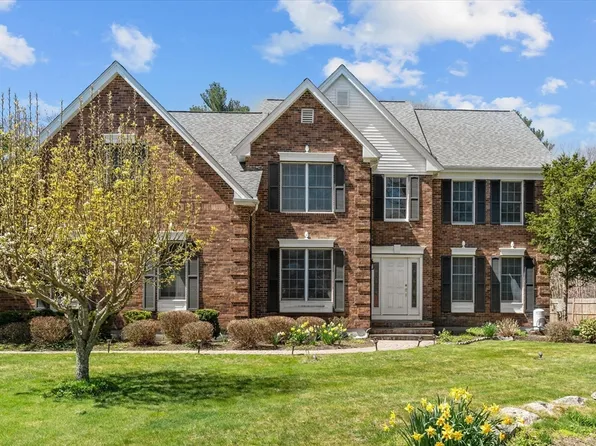 420 Whiting St, Hanover, MA 02339