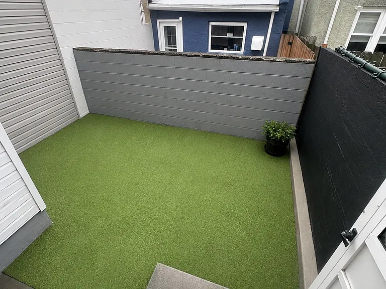 2520 Edgemont St — Photo 9