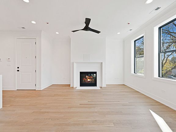 3rd image of 1404 W George St #Penthouse