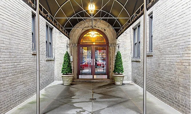Sold by Manhattan Flats | media 1