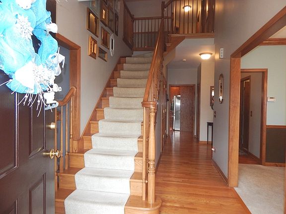2nd image of 661 Meadowview Dr