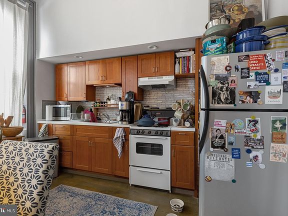 4th image of 2318-24 E York St #2F