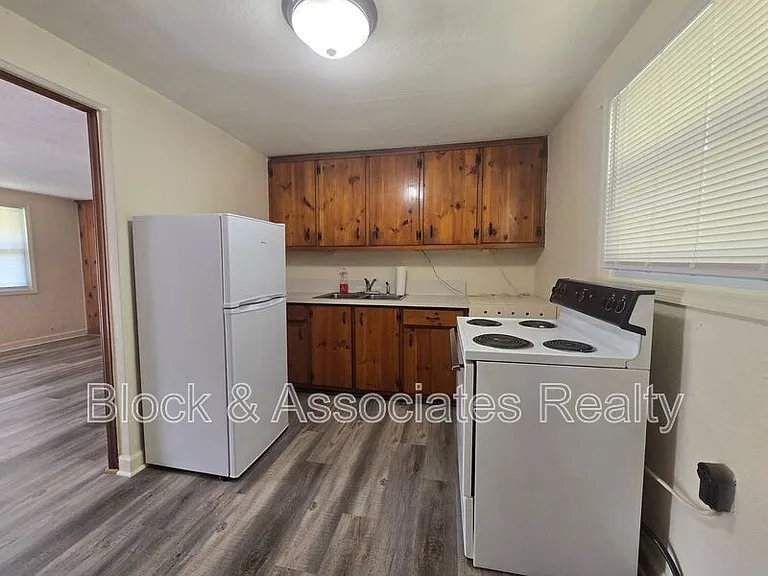 506 Eden Ter — Photo 2