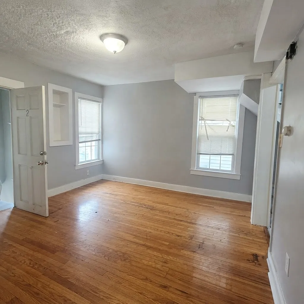 4 bed, 1440 sqft, $2,400 — Photo 4