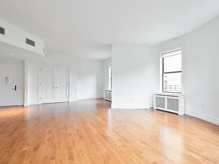 120 Riverside Dr #4W — Photo 2