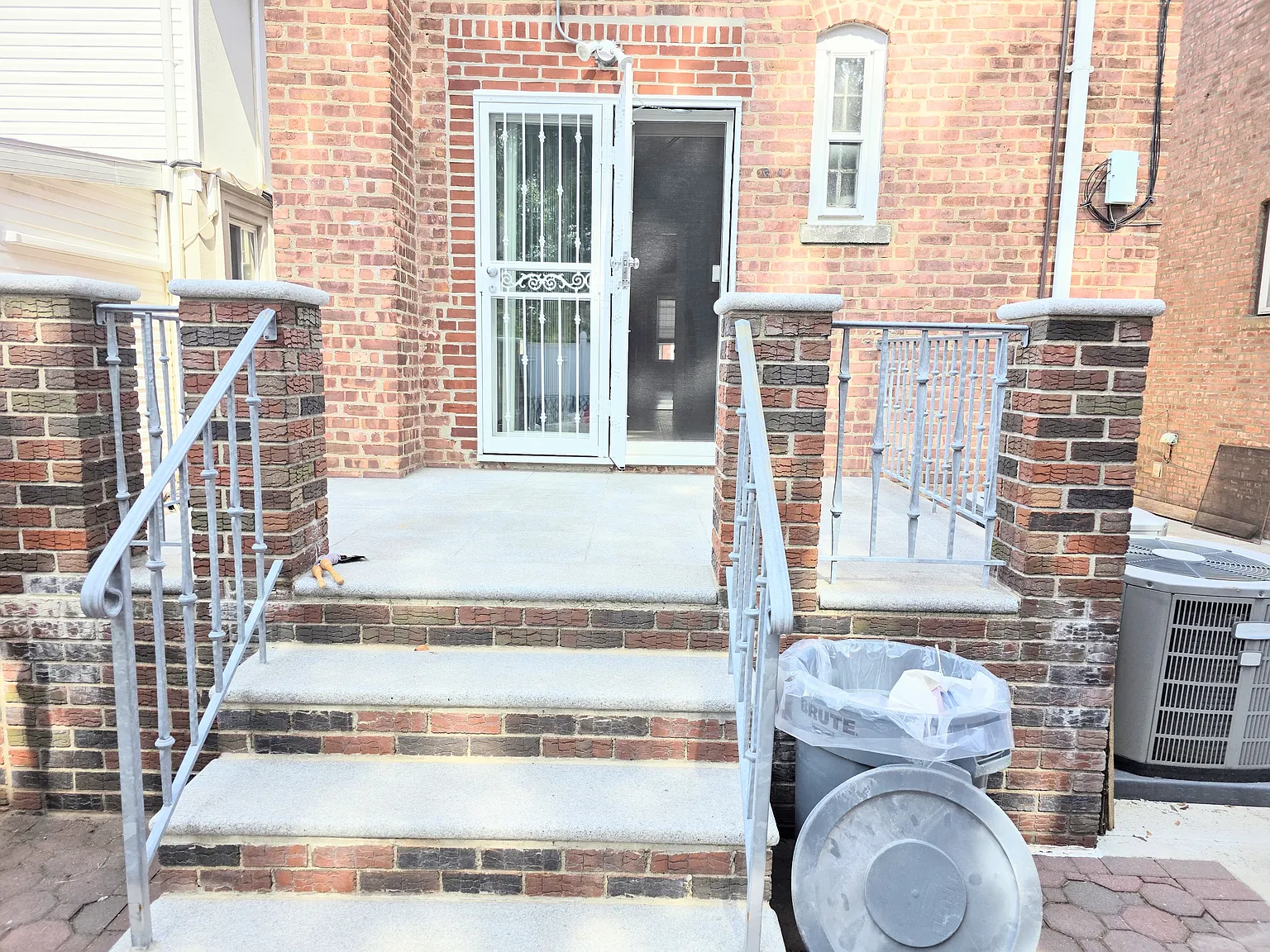 1752 Coleman Street — Photo 1