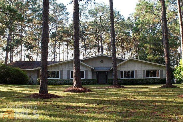 1st image of 4 Pine Dr