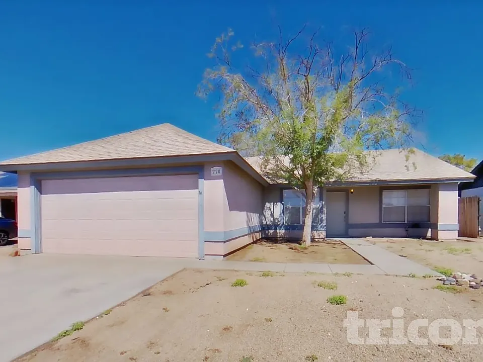 220 W Utopia Rd