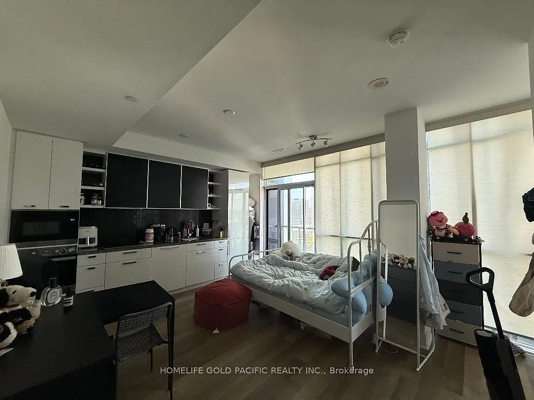 Studio, $2,200 — Photo 3