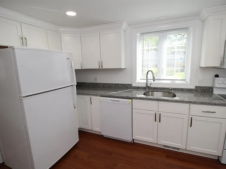 96 Walnut Ln #B — Photo 11