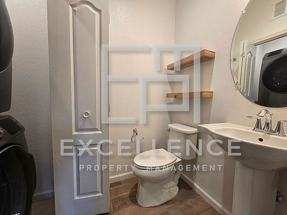 5th image of 82 Esfahan Dr Unit 7