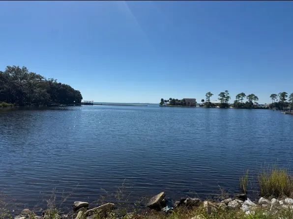 34 Meigs Dr #B, Shalimar, FL 32579