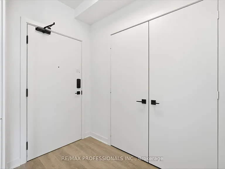 1185 Dupont St #1001 — Photo 11