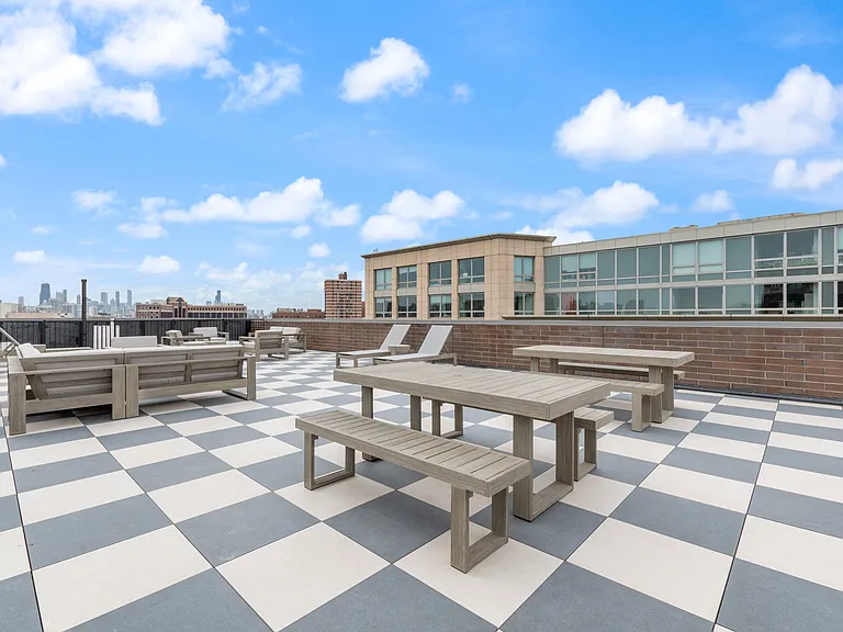 3217 N Clark St — Photo 10