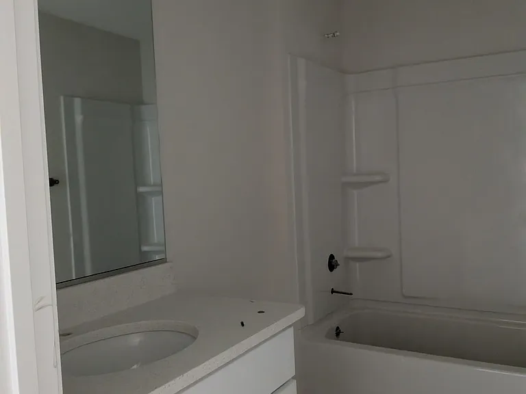 1640 W Saint Elizabeth Pl — Photo 2