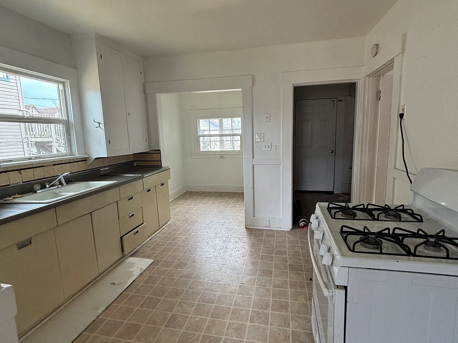 2 bed, 720 sqft, $1,350 — Photo 3