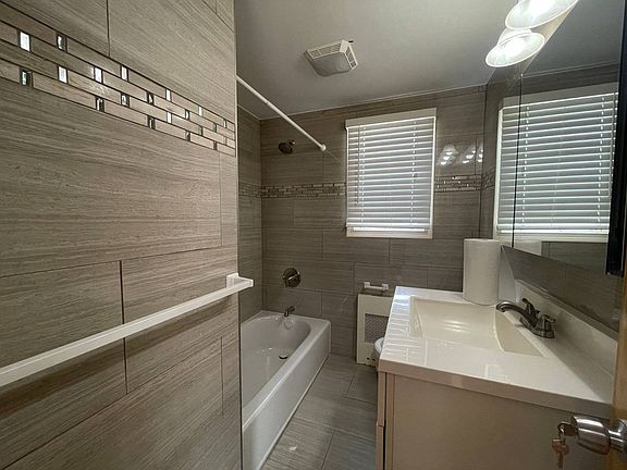 4th image of 229 Burgher Ave