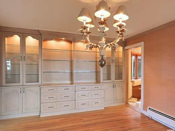 Lots of cabinet space in the dining area