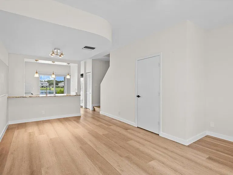 3165 SW 50th St — Photo 5