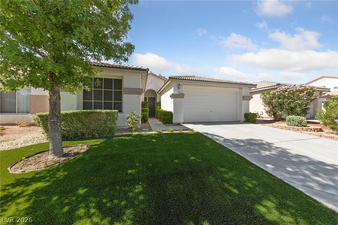 4 bed, 2.0 bath, 1928 sqft, $2,995 — Photo 1