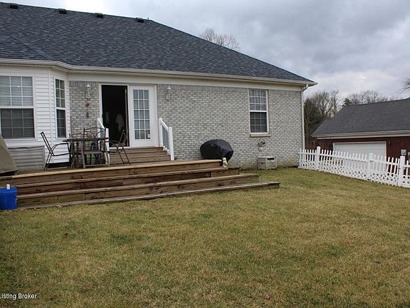 5th image of 400 Barbara Sue Ln