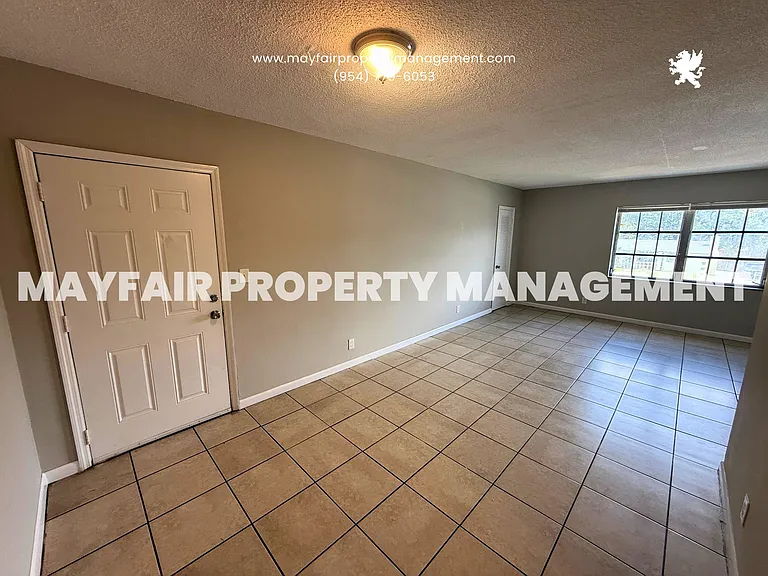 401 NW 43rd St #6 — Photo 3