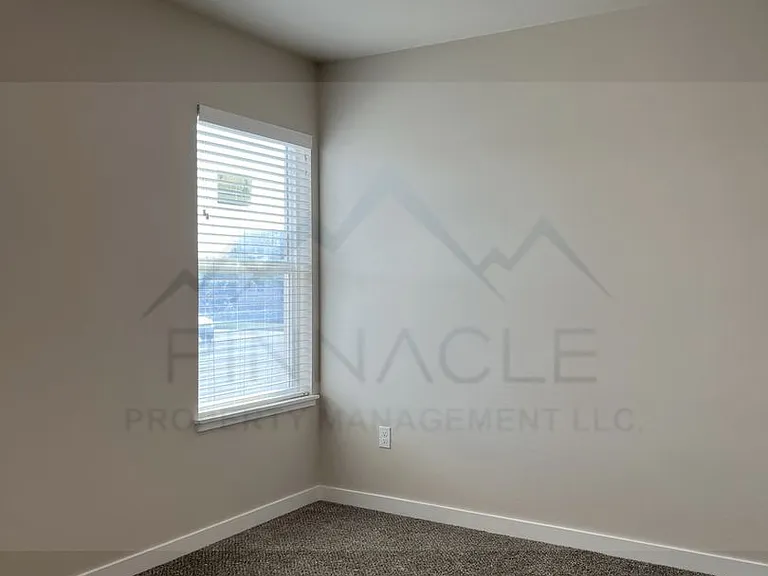 1001 W Yakima Ave — Photo 10