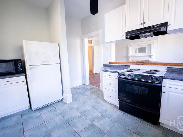 210 W 41st St — Photo 16