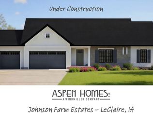 11 Viola Dr, Le Claire, IA 52753