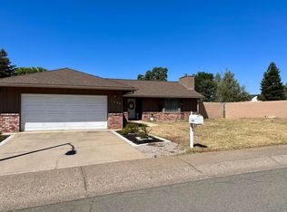 1400 Arroyo Manor Dr, Redding, CA 96003