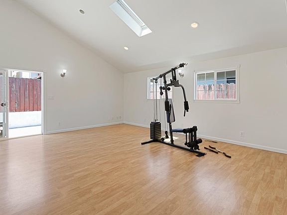 5th image of 249 Linden Ave