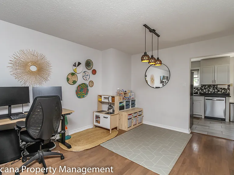 72 Burlington Cres #1 — Photo 7