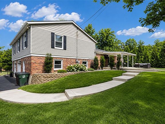 3rd image of 132 Marbrook Dr