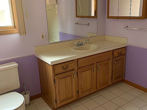 Second full bath w jacuzzi