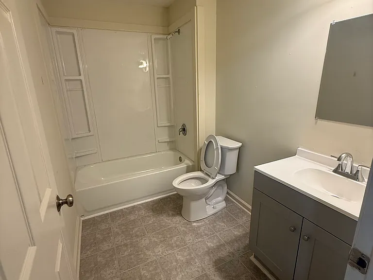 202 S Sampson Ave — Photo 5