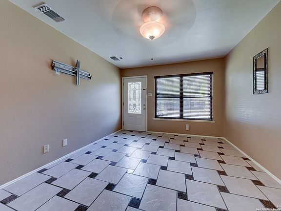 5th image of 8307 White Oak Dr
