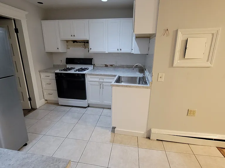597 Park St #3 — Photo 2